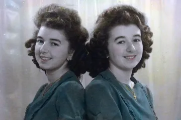 Jednojajčane blizanke proslavile 100. rođendan: Njihov je život baš za roman