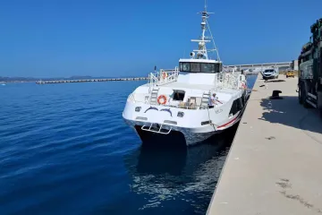 Nakon noći strave katamaran Melita sigurno dotegljen u luku Gaženica