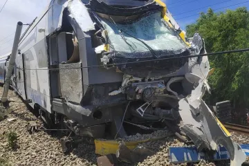 Vlak kod Slavonskog Broda udario u kamion: Umrla jedna osoba, fotografije su jezive