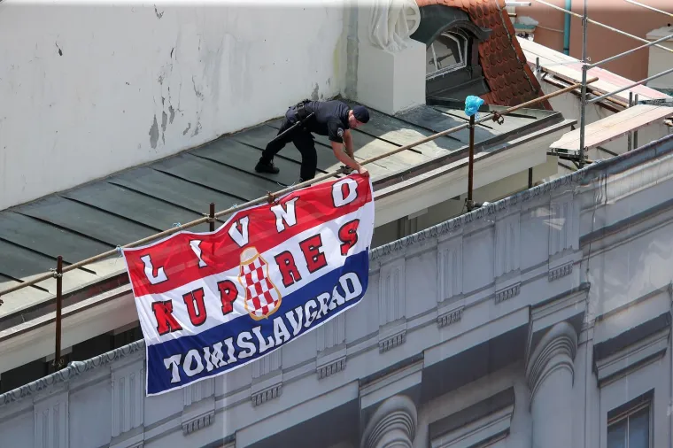 Jeste vidjeli &scaron;to su policajci radili na dočeku srebrnih Vatrenih? Ovo je mnogima promaknulo