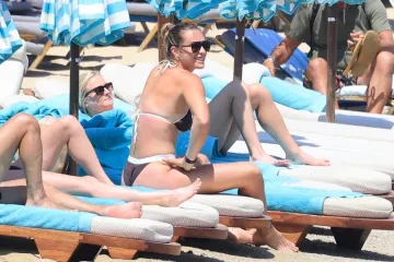 Prva tenisačica svijeta ponašala se kao da nitko ne vidi što radi s dečkom, a fotografije obilaze planetu