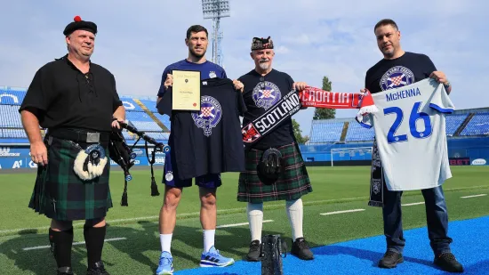 Kakva ludnica na Maksimiru: Za Dinamovog &Scaron;kota zasvirale gajde pa stigla i rakija