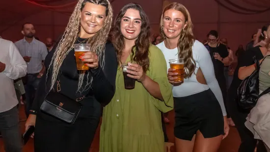 Zavodljive žene, pivo i kolo: Ni ki&scaron;a ih nije ugasila, u Osijeku ba&scaron; znaju partijati