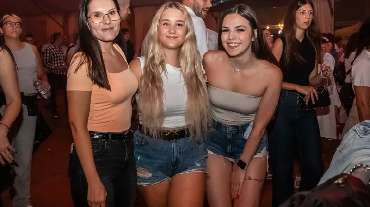 Zavodljive žene, pivo i kolo: Ni ki&scaron;a ih nije ugasila, u Osijeku ba&scaron; znaju partijati