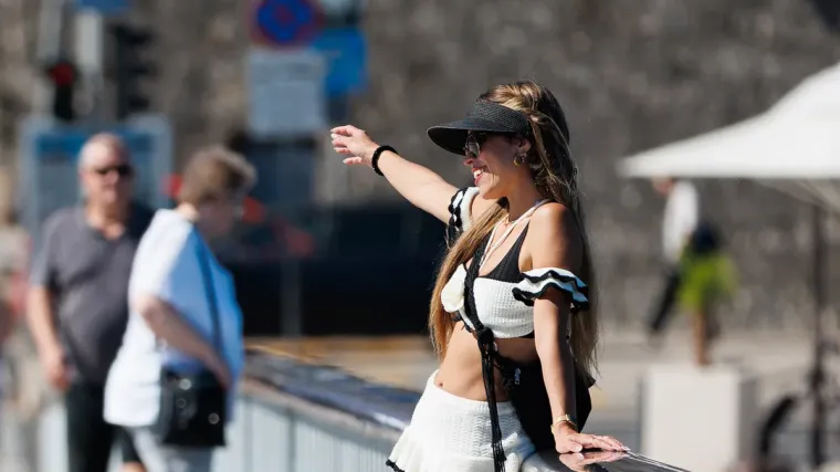 Kao pravi model: Djevojka u Zadru pozirala u centru grada, nema tko je nije gledao