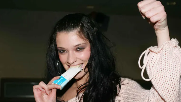 Bila je seks bomba, a onda se povukla: Kako je Aleksandra Grdić izgledala prije 20 godina?