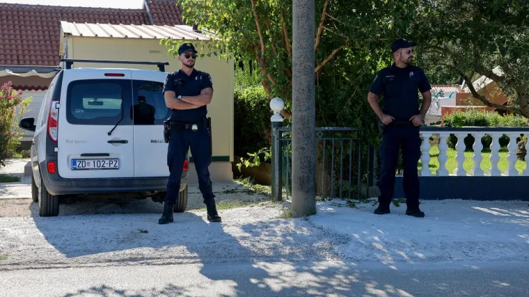 Vlasnik luksuznog autosalona propucan s dva metka: Ovo je mjesto zločina kraj Zadra