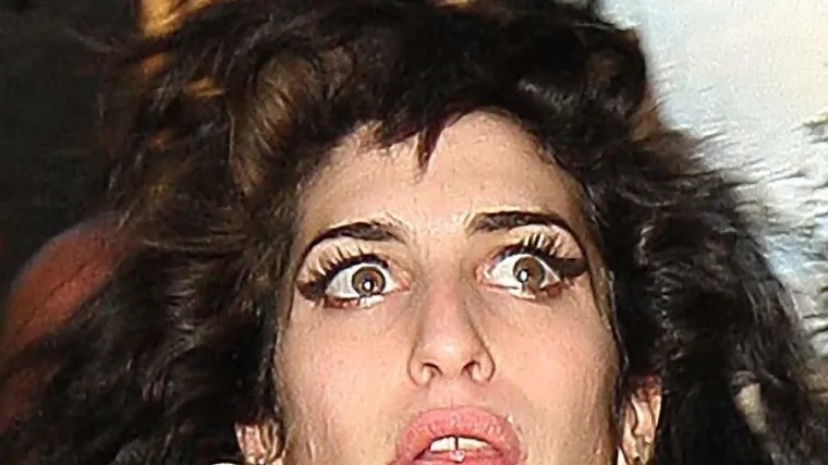 Borba s drogom, alkoholom i demonima: Ovo su naj&scaron;okantnija izdanja legendarne Amy Winehouse