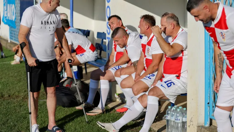 Legendarni igrači ukrali show na fe&scaron;ti u Benkovcu: Smijeh i suze na velikom rođendanu Velebita