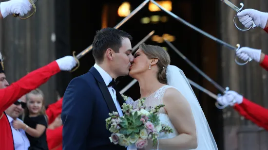 Za crkveno vjenčanje čekali da tata izađe iz zatvora, a uzvanike na svadbi zabavljala Maja &Scaron;uput