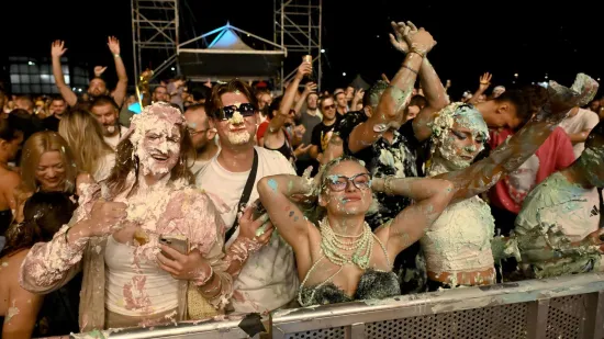 Zagrebački Velesajam u ekstazi: &Scaron;lag, torte i grudnjaci koji pucaju! Ludilo krenulo s DJ Steve Aokijem