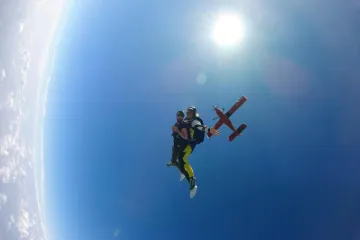 Možete li skočiti kroz dugu? Ovi padobranci doživjeli su pravu čaroliju rijetkog fenomena