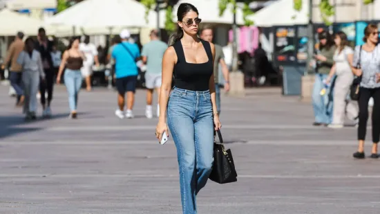 Od njenog dekoltea zastaje dah: Zgodna crnka izazvala pomutnju u centru Rijeke