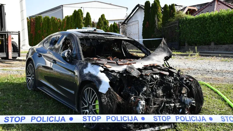 Pogledajte &scaron;to je ostalo od luksuznih automobila nakon požara kraj Požege: Sve je uzrokovao hibrid?