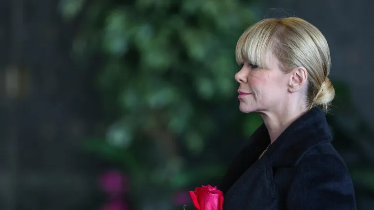 Mila Elegović u suzama na ispraćaju biv&scaron;eg supruga i slavnog fotografa Ivana Balića