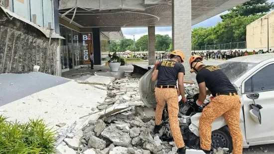 Uznemirujući prizori razornog potresa: Ima mrtvih, ranjene spa&scaron;avali na nosilima