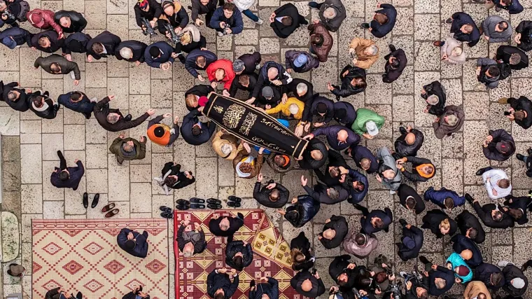 Sarajevo tuguje: Ovako je izgledala molitva u Begovoj džamiji, fotografije iz zraka su nevjerojatne