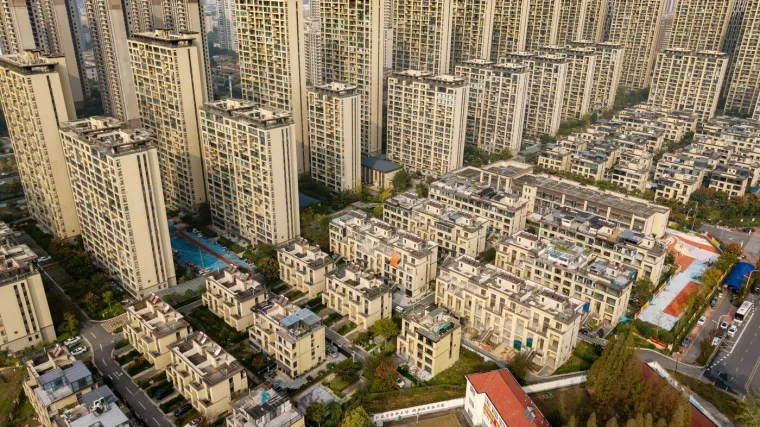 Fotografije nikad dovr&scaron;enih kvartova lede krv u žilama: Velebna zdanja zjape prazna