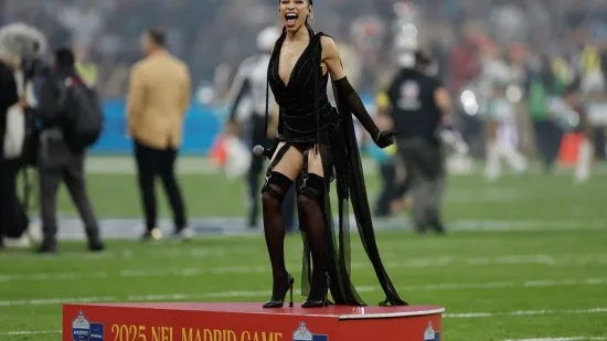 Slavna pjevačica na nezapamćenom udaru zbog detalja na sebi: 'Sramota, izgleda&scaron; kao prostitutka'