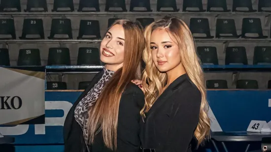 Čizmice na petu i noge do poda: Zgodne plavu&scaron;e privukle sve poglede, a jasno je i za&scaron;to