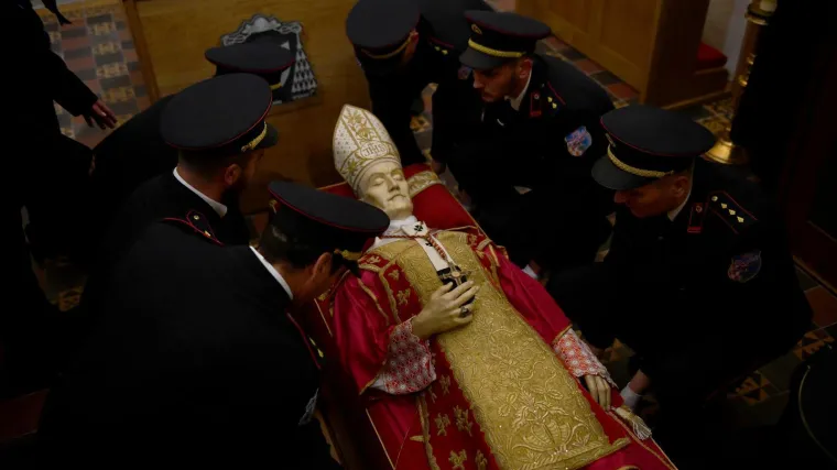 Relikvije Alojzija Stepinca stigle u crkvu Presvetoga Trojstva