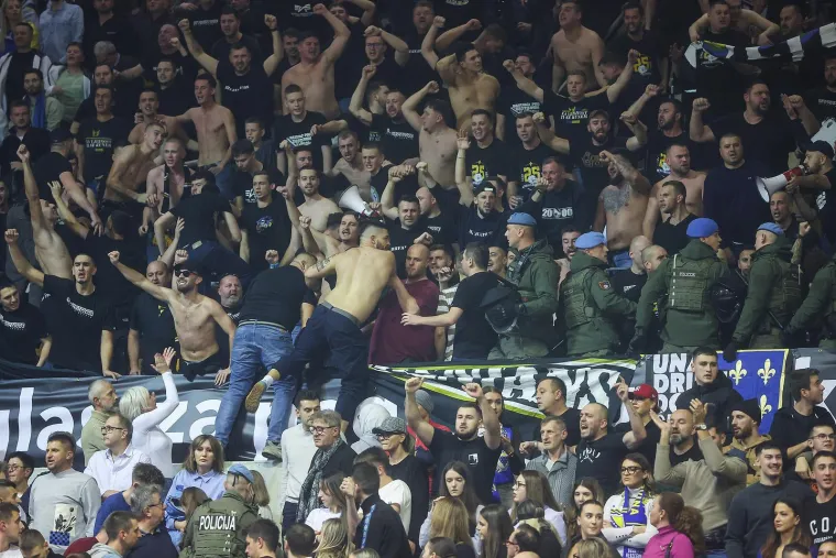 Kaos u Sarajevu! Srbi doživjeli pakao, poruka i za Vučića: 'Nitko te nikad mrziti neće, k'o &scaron;to te mrzim ja'