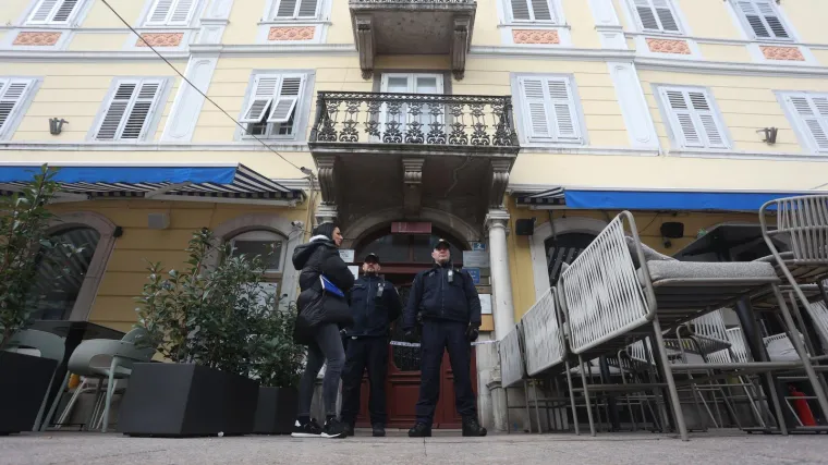 Ovo je mjesto stravičnog femicida u Rijeci: Žena na smrt izbodena na stubi&scaron;tu