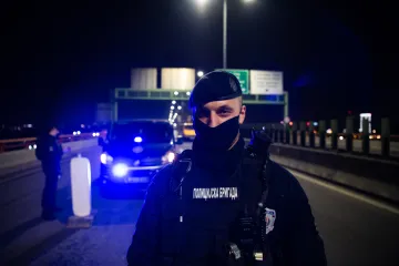 Vođa navijača zamalo likvidiran u sačekuši: Napadači izrešetali njegov blindirani Audi