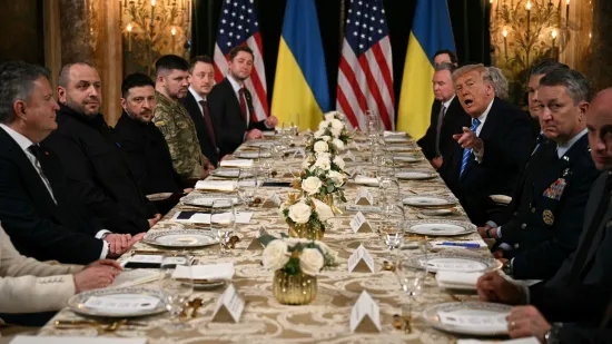 Zelenski u odijelu stigao na povijesni sastanak, pogledajte kako ga je Trump dočekao