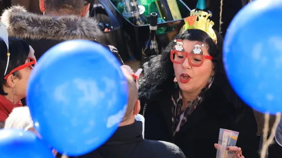 Ovako slavi Samobor: Građani dočekali Novu godinu u podne, a evo kako se pjevalo i plesalo