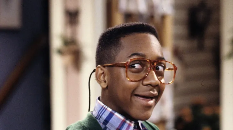 Steve Urkel jesi li to ti? Nekad su žene bježale od njega, a danas mu se bacaju u zagrljaj