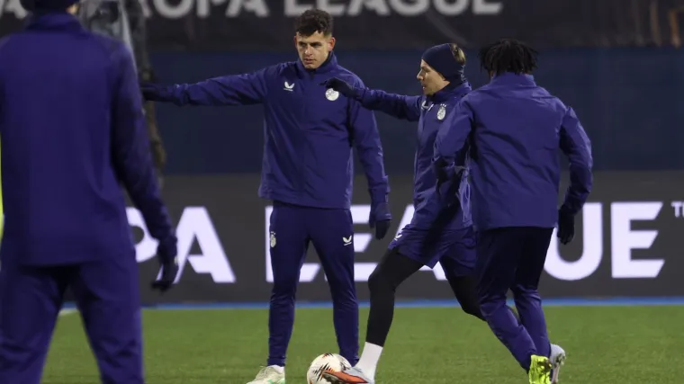 Na treningu Dinama svi zabundani u &scaron;alovima, samo se jedan najhrabriji skinuo