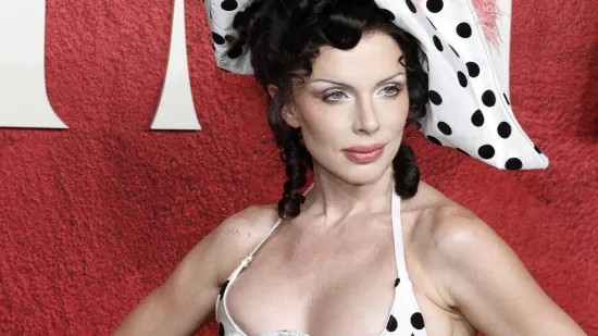 Julia Fox zna kako privući pažnju: Pogledajte kombinacije o kojima se danima raspravlja