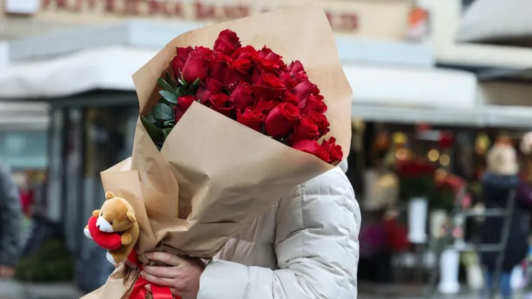 Valentinovo na Cvjetnom trgu: &Scaron;areni buketi ruža ukrasili najromantičniji zagrebački trg
