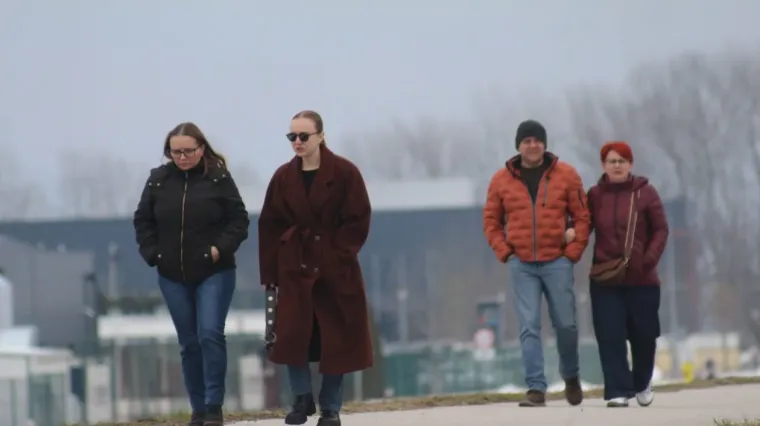 Zimski look koji osvaja: U prelo&scaron;koj Marini nema tko se nije okrenuo za plavu&scaron;om u smeđem kaputu