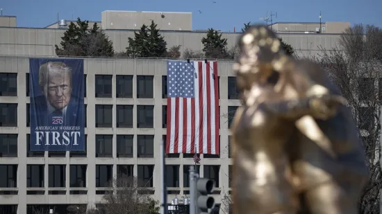 Neobična skulptura zabezeknula ljude: Rekreirali scenu iz Titanica, ali pogledajte tko se grli