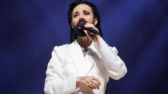 Božo Vrećo priredio spektakl! Vrtnjom u dugoj haljini i moćnim vokalima hipnotizirao Lisinski