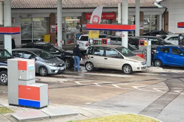 Slovenci uveli mjere koje pogađaju i Hrvate: Pogledajte koliko goriva od danas smijete natočiti