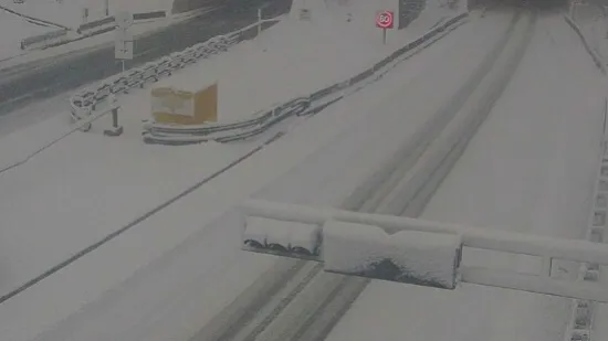 Zametene snijegom! Pogledajte nevjerojatne prizore s hrvatskih autocesta