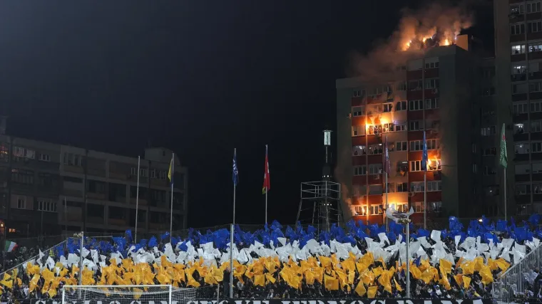 Slike spektakularne bakljade u Zenici obi&scaron;le svijet: Otkrivena pozadina priče