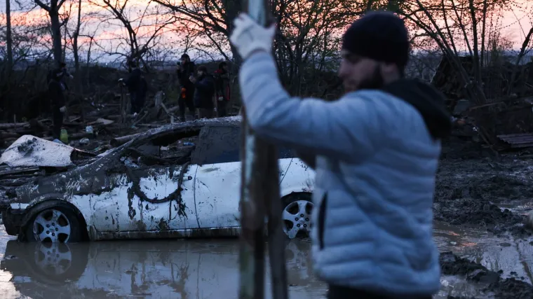 Pogodile su ih stra&scaron;ne poplave: Bujica vode uni&scaron;tila sve pred sobom, sru&scaron;eni dijelovi kuća...