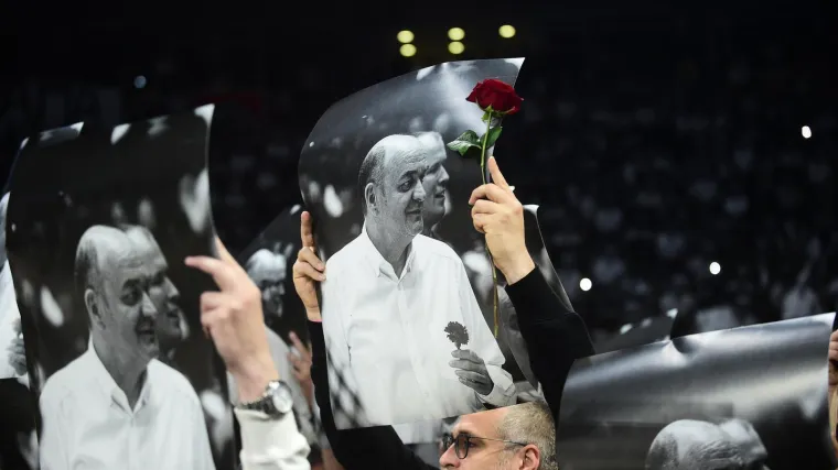 Muk u Areni pa gromoglasno &lsquo;Dule!&rsquo;: Ovako su se Grobari oprostili od svog 'Generala'