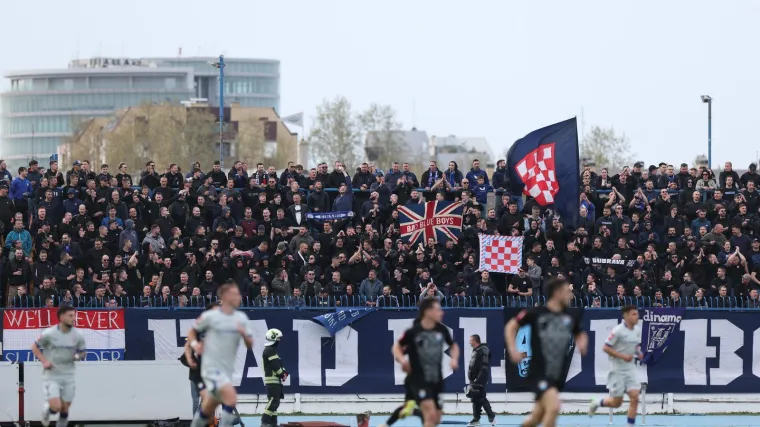 Crno u Osijeku: Boysi mahali zastavom, ali svi su gledali u trenera Vukovara