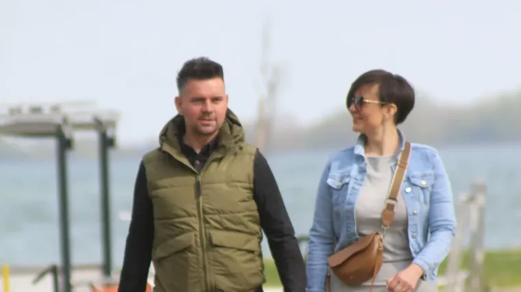 Crnokosa dama zapela oku fotografa na jednoj od najposjećenijih &scaron;etnica