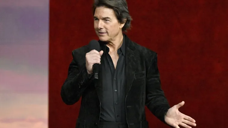 Možete li vjerovati da je ovo Tom Cruise? Pretvorio se u sijedog starca s pivskim trbuhom